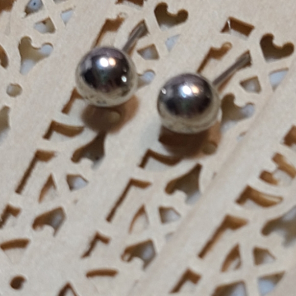 Ladies Earrings For Sale - Picture 3 of 8